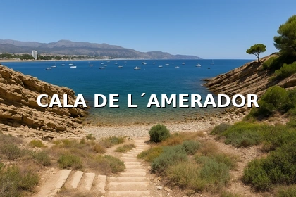 Cala de l’Amerador en El Albir, Alicante, con acceso por escaleras y aguas cristalinas