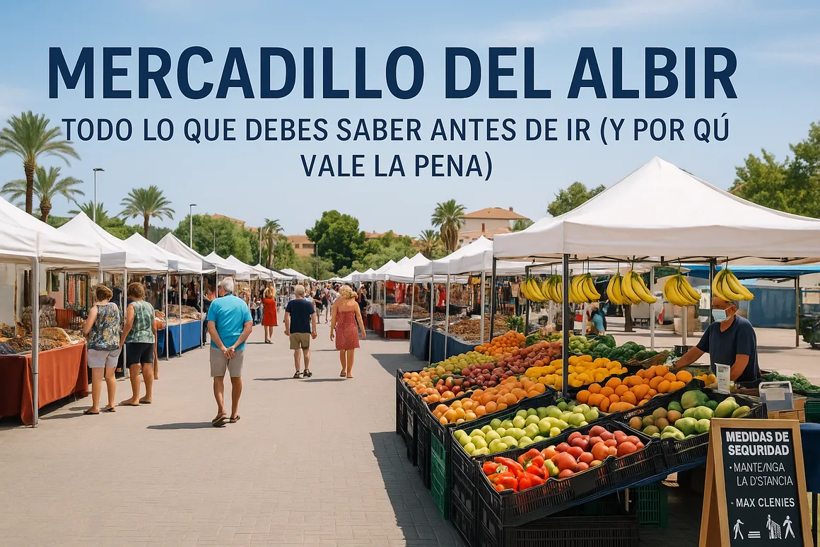Mercadillo del Albir al aire libre con puestos organizados vendiendo frutas frescas, artesanía y ropa bajo un cielo despejado en la Costa Blanca. CAPTION: