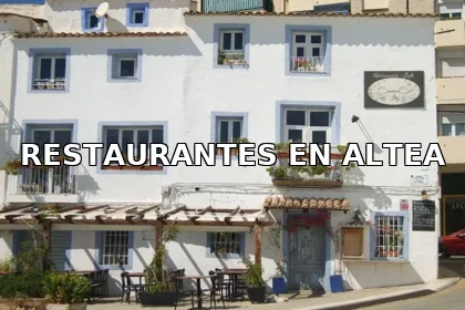 Fachada de un restaurante tradicional con terraza en Altea.