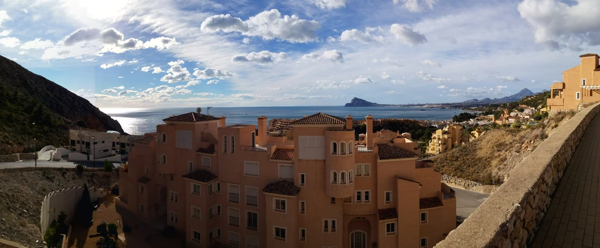 Vista panorámica desde Mascarat hacia la bahía de Altea