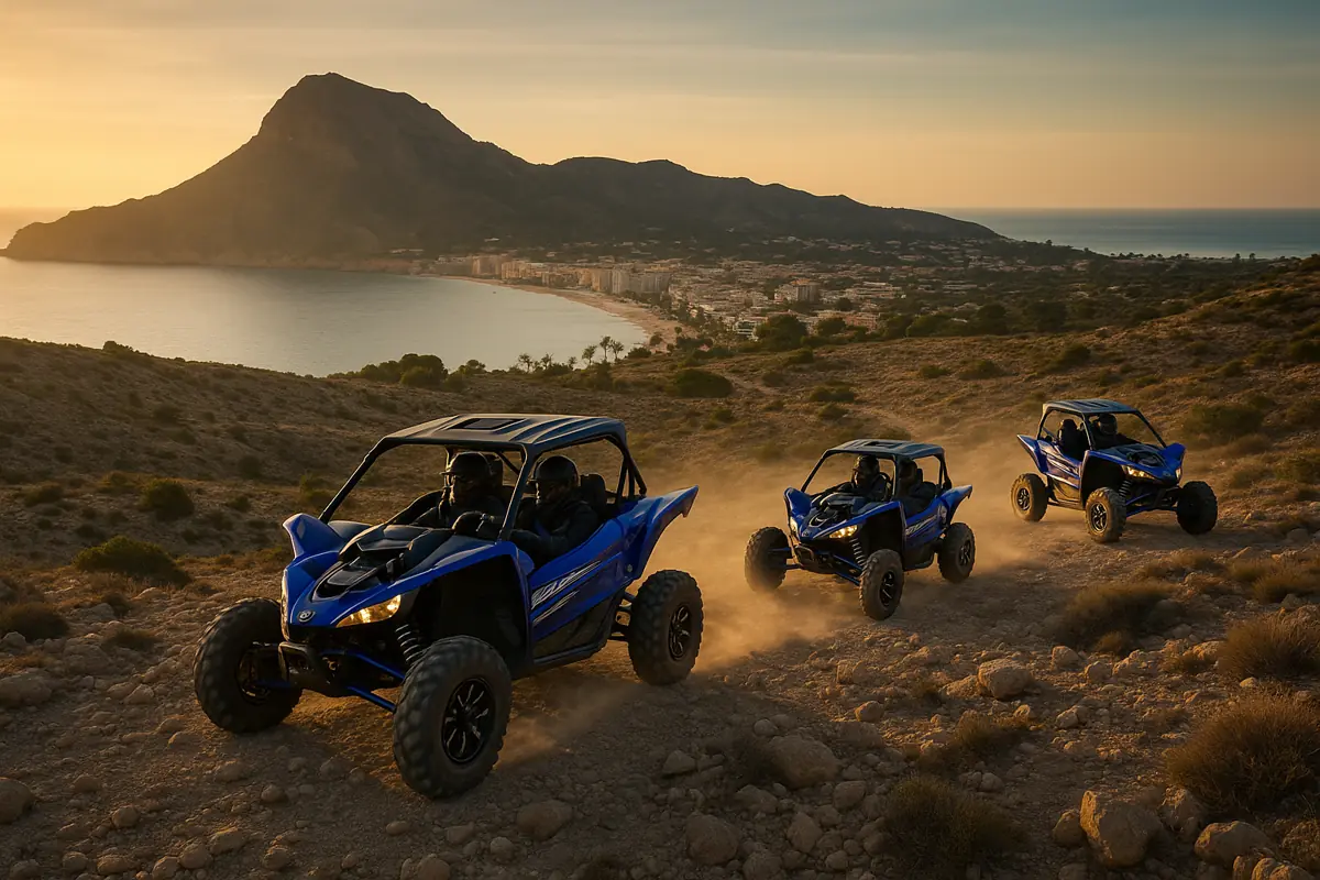 Buggys Yamaha YXZ1000 recorriendo caminos de tierra con la Serra Gelada y el mar Mediterráneo de fondo