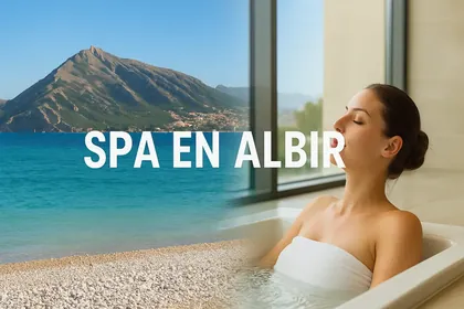 Mujer relajándose en un spa con vistas al mar en Albir, Alicante