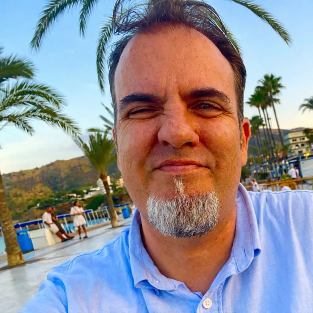Author of liveinalbir.com in Albir promenade with Serra Gelada in the background